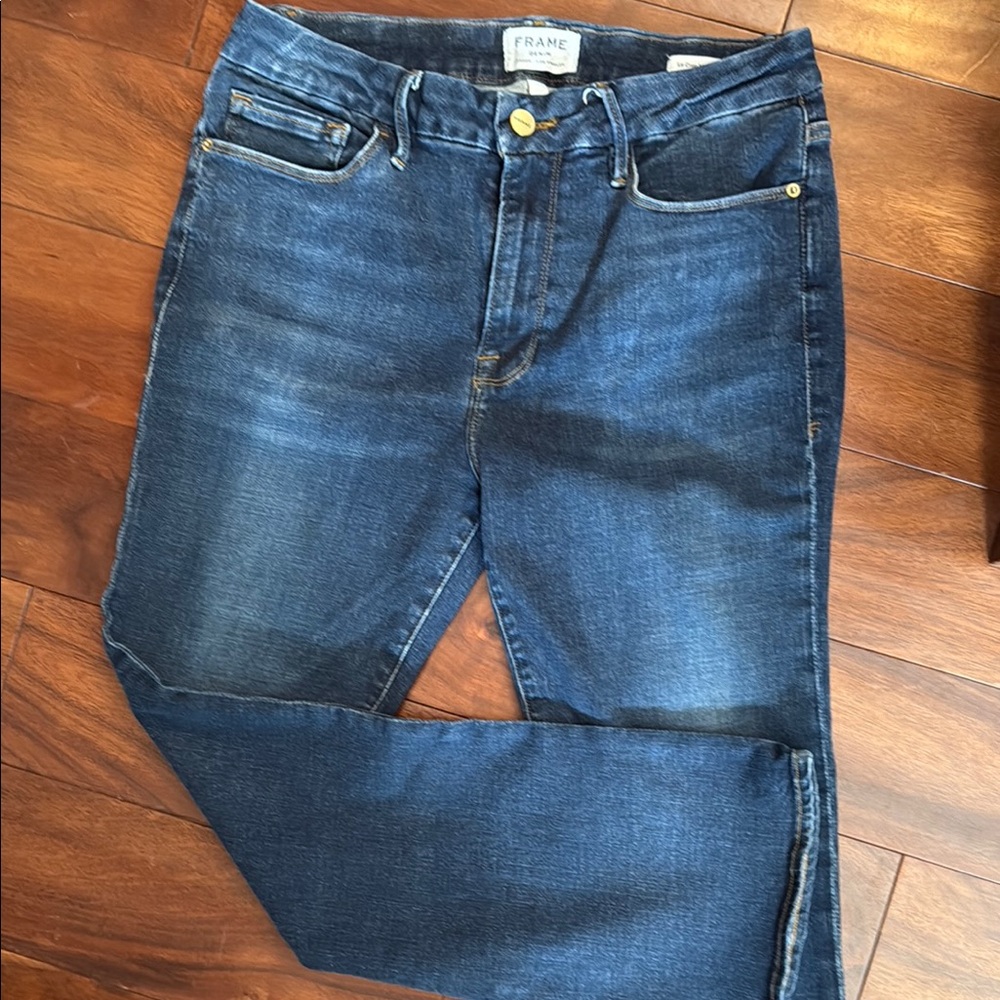Frame  Dark Blue slight flare, crop Jeans